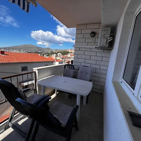 Apartmani Leila Trogir Exterior photo