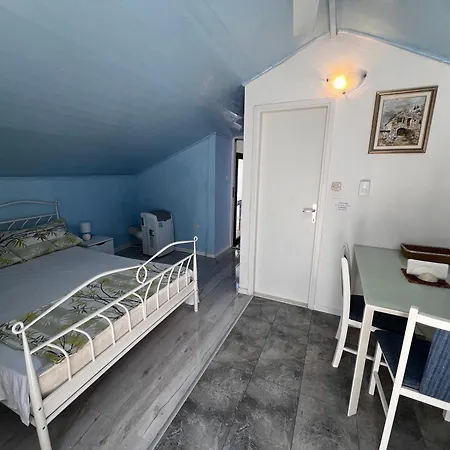 Apartmani Leila Trogir Exterior photo